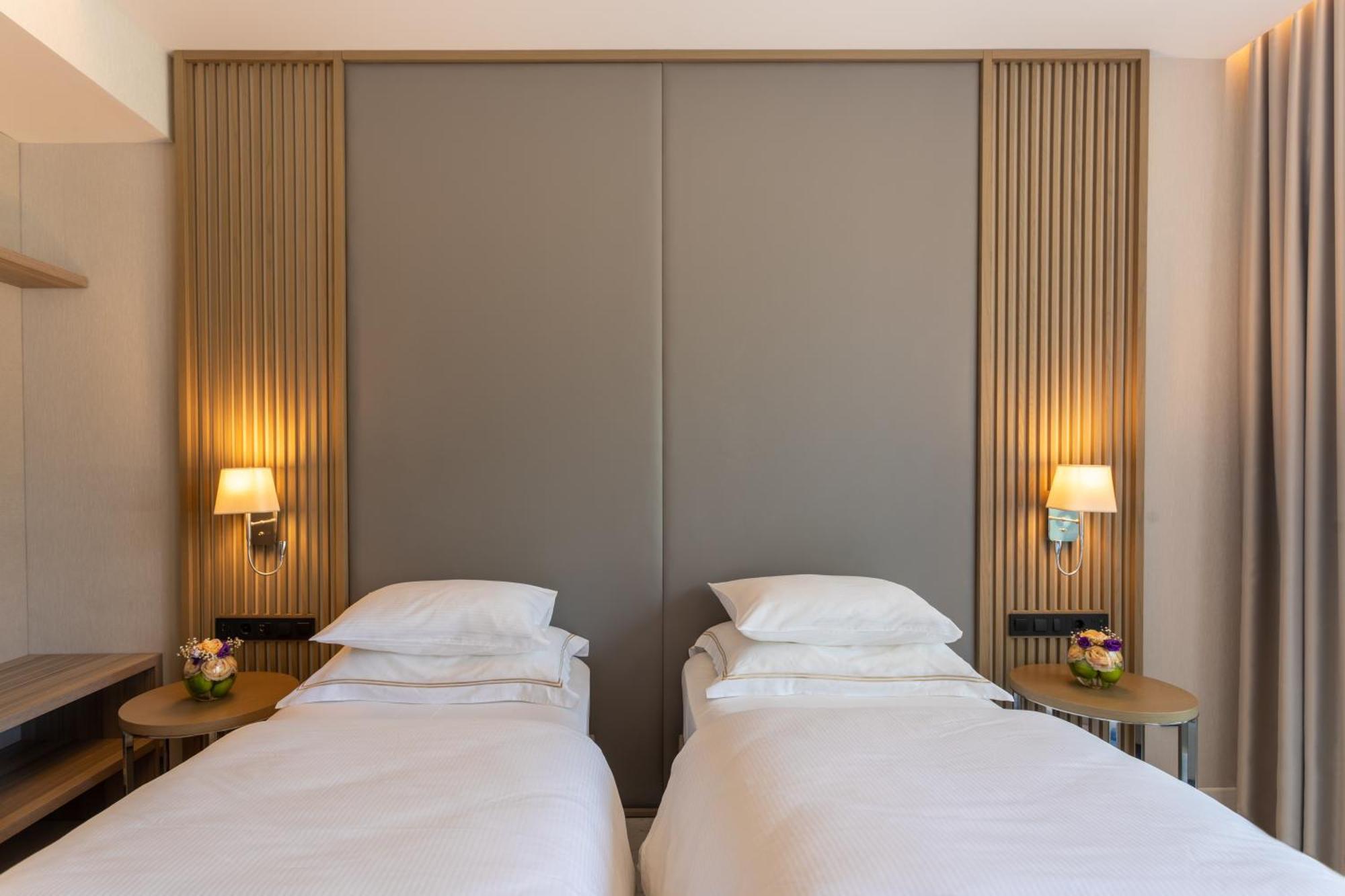 Hyatt Regency Kotor Bay Resort (Adults Only) Екстер'єр фото A room at the hotel